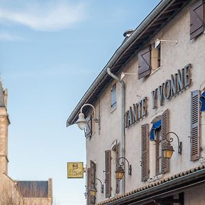 Logis Hôtel Tante Yvonne&son restaurant semi-gastronomique - Lyon Nord